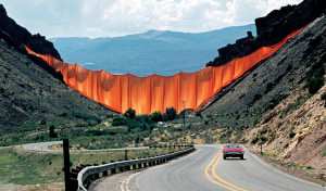 El proyecto Valley Curtain (cortina del valle) de Jeanne-Claude y Christo